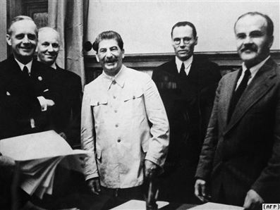 Ribbentrop, Stalin və Molotov Kremldə &ndash; 23 avqust 1939