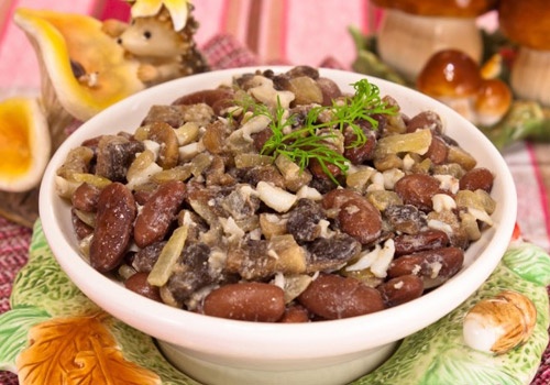 Qırmızı lobya və g&ouml;bələkli salat