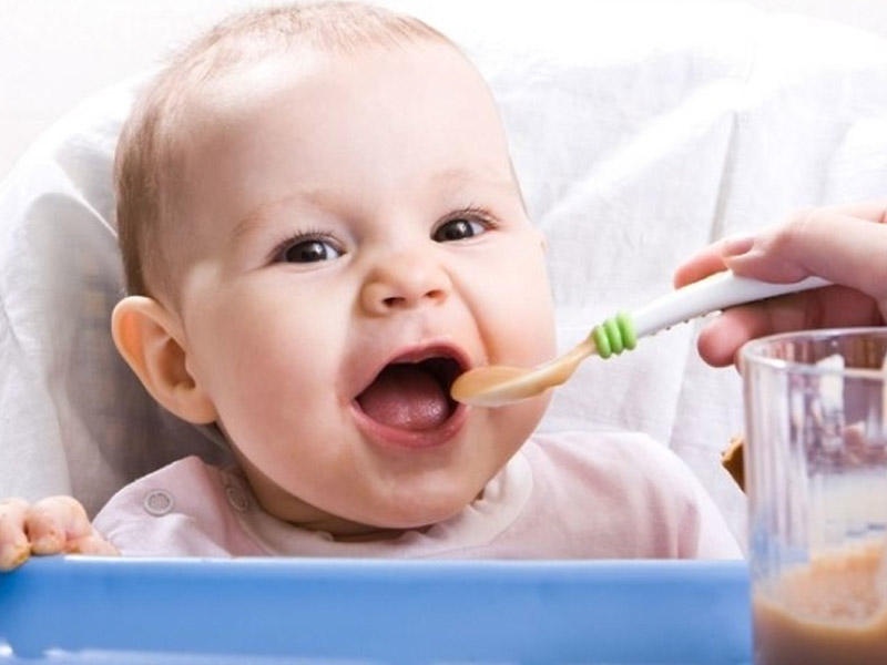 S&uuml;dəmər uşaqların menyusuna əlavə qidaların daxil edilməsi