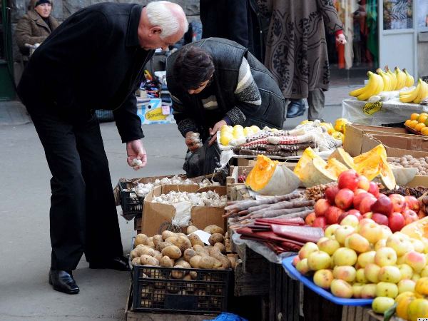 bazarda limon satan qadınlar